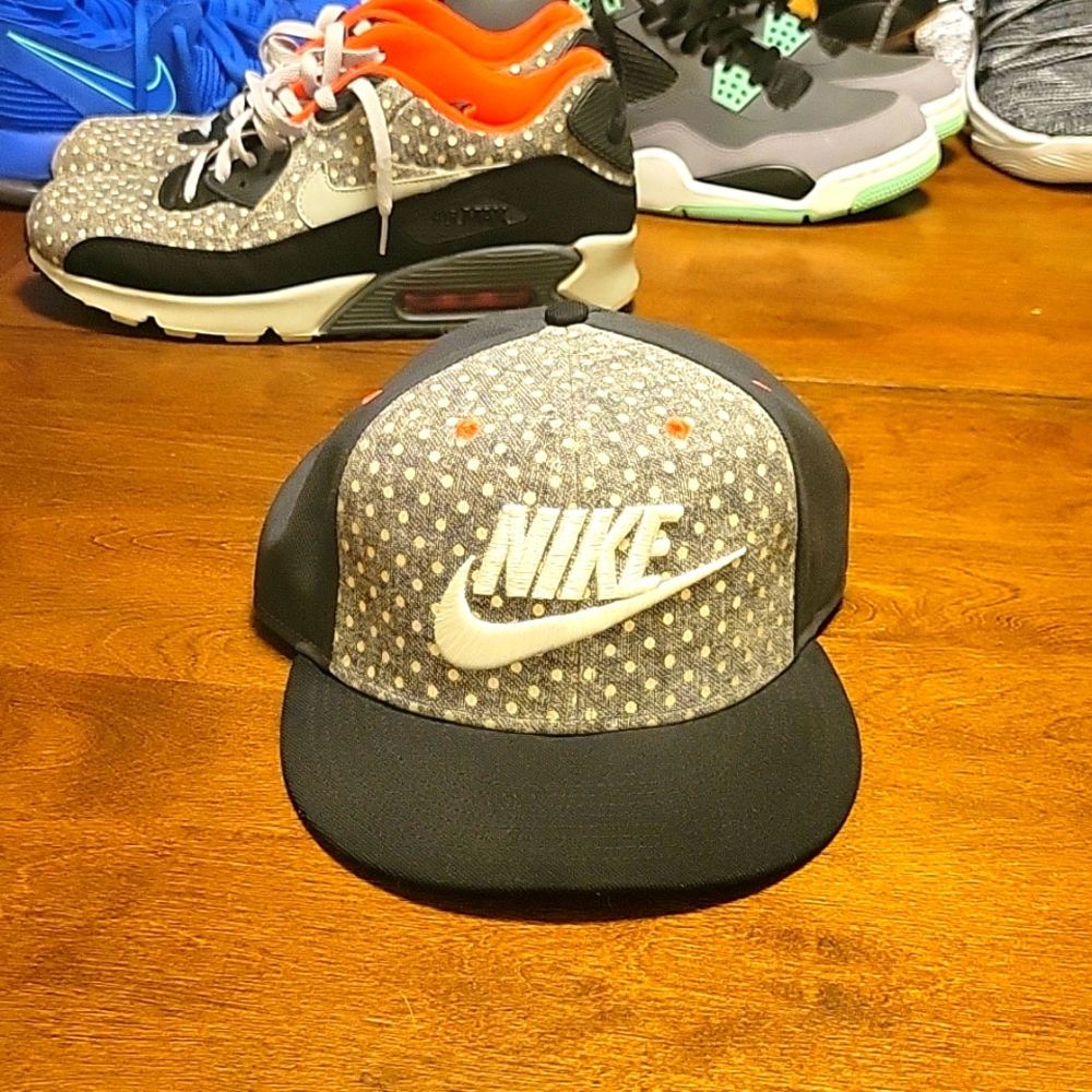 Nike Snap Back "Polka Dot"
